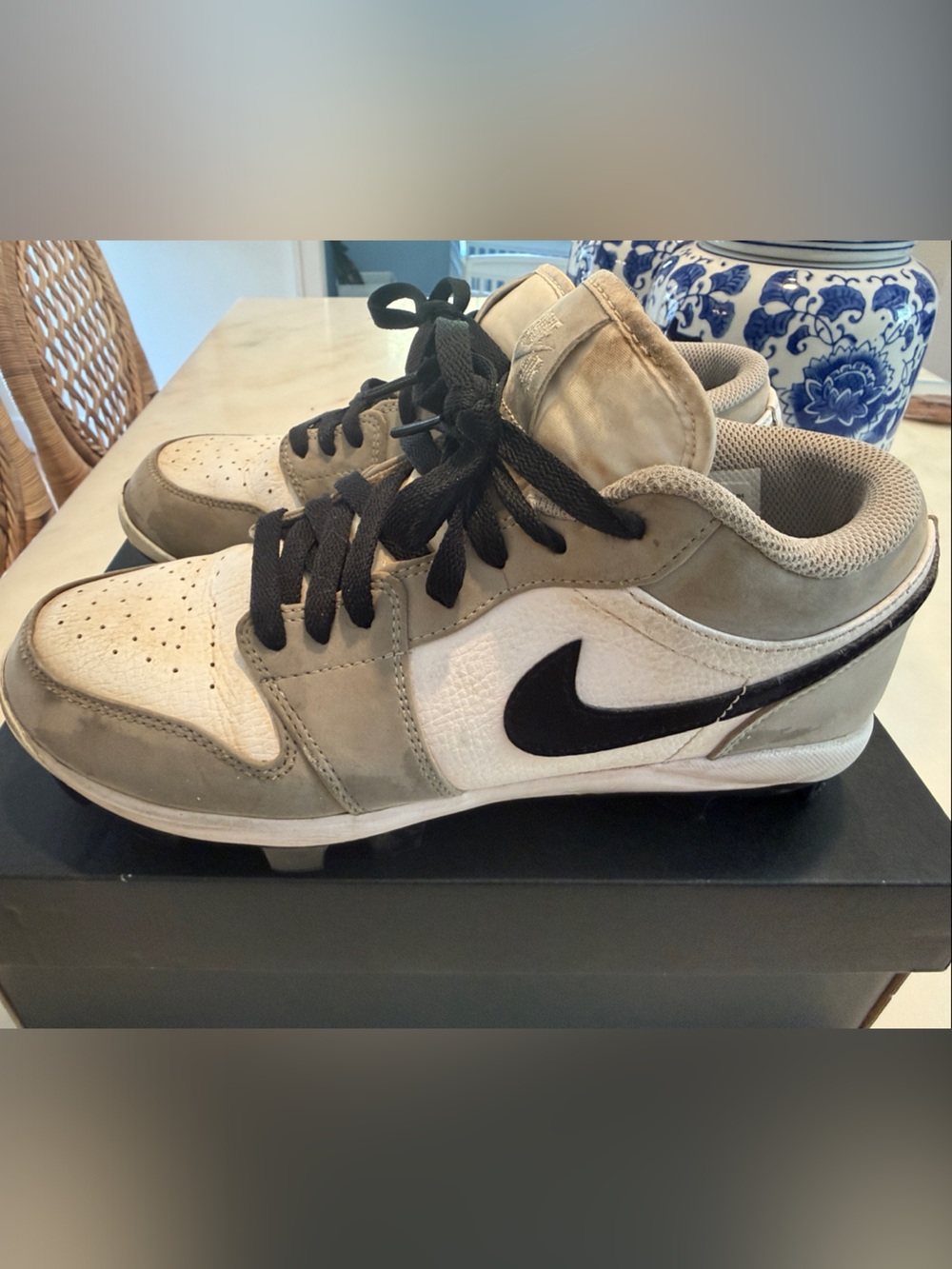 Nike Jordan 1 retro Men’s Low-Top baseball cleats in lt grey/black-white